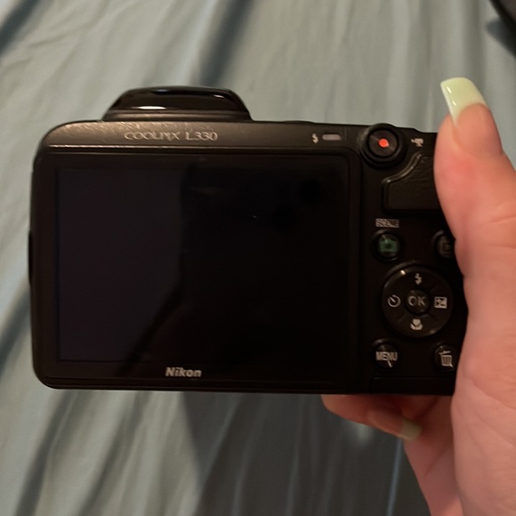 Nikon Coolpix L330 26x Optical Zoom with Carrying Bag - Picture 4 of 10